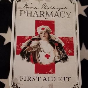 Vintage Florence nightingale medicine box